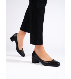 Elegantiški (-os) juodi (-os) batai