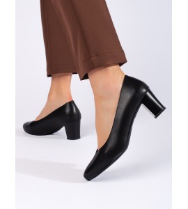 Elegantiški (-os) juodi (-os) batai moteriški